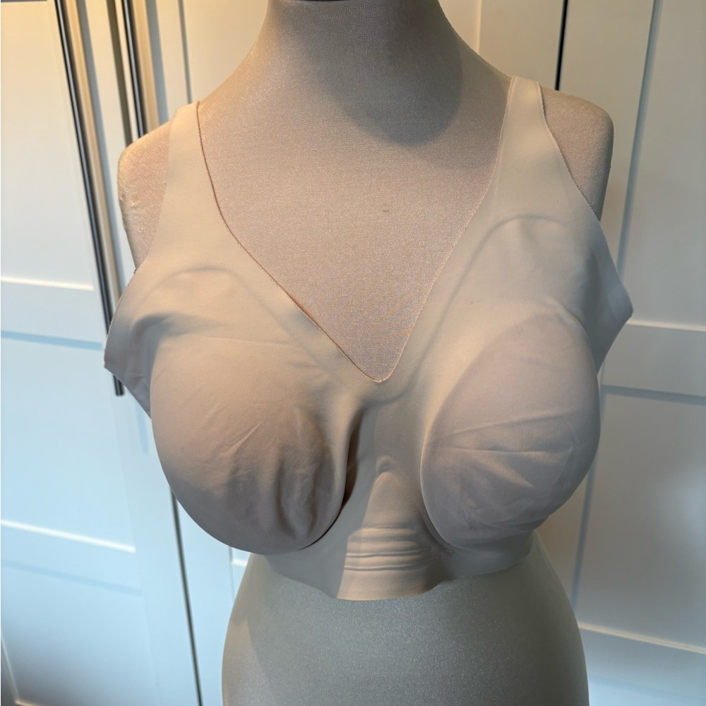 Knix Cream Seamless Bra with Wide Straps and Full Coverage